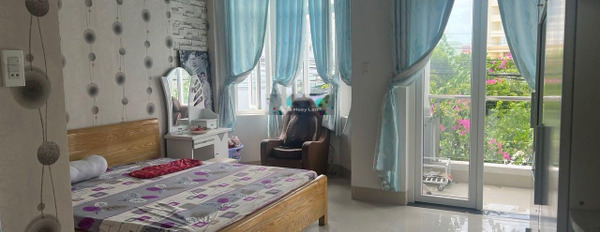 Vị trí thuận lợi tọa lạc ngay tại Hùng Vương, Phan Thiết bán nhà bán ngay với giá chốt nhanh từ 4.9 tỷ tổng quan trong căn nhà có 4 phòng ngủ 3 WC-02