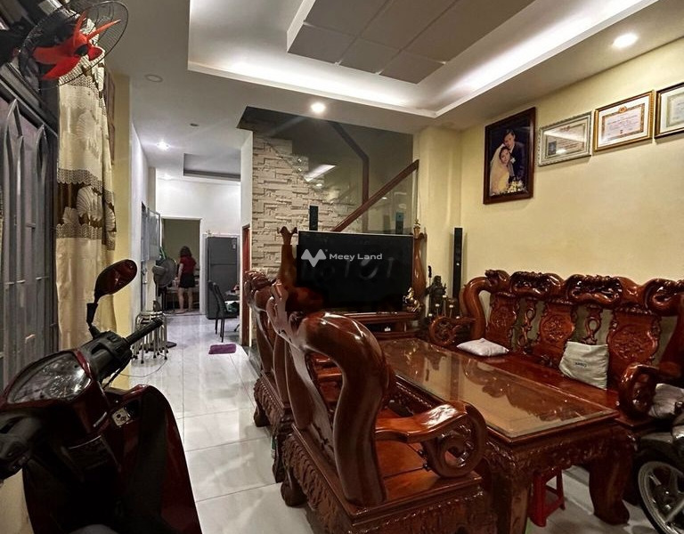 Bán nhà có diện tích rộng 64m2 vị trí đặt ngay Nguyễn Quý Anh, Tân Phú giá bán chốt nhanh 6.5 tỷ trong nhà tổng quan bao gồm 3 phòng ngủ, 2 WC-01