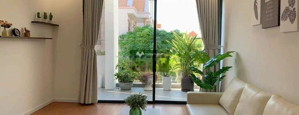 Nhà gồm 4 PN, cho thuê nhà, giá thuê chỉ 35 triệu/tháng có diện tích là 250m2 vị trí đẹp nằm ngay Lạc Long Quân, Phường 2-03