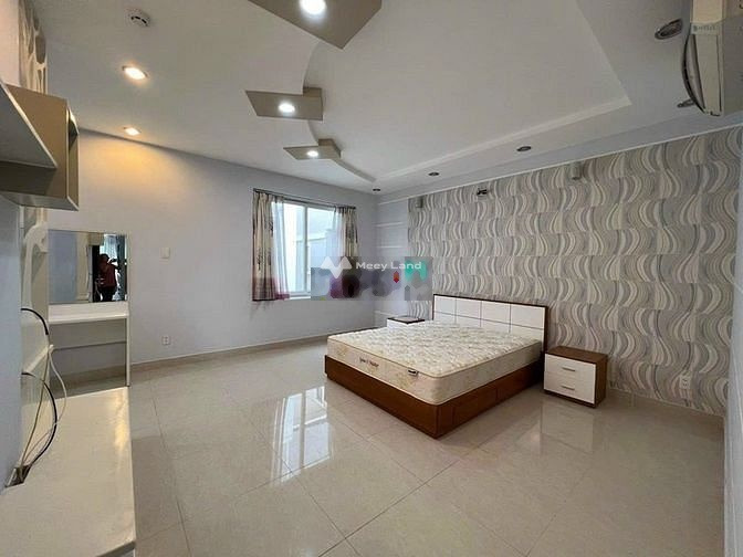 Ngay trên Quận 7, Hồ Chí Minh cho thuê biệt thự giá thuê khởi điểm từ 45 triệu/tháng, nhà gồm 5 phòng ngủ, 5 WC-01