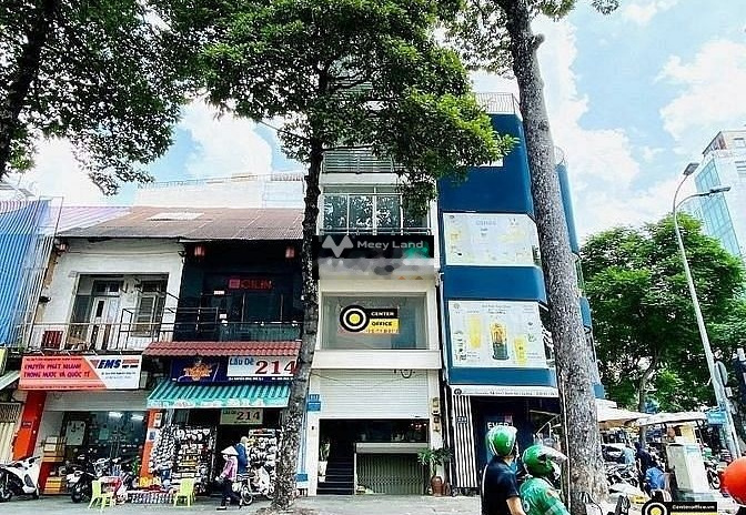 Diện tích rộng là 150m2, cho thuê nhà ở vị trí mặt tiền nằm ở Nguyễn Thái Bình, Hồ Chí Minh, căn nhà có tất cả 5 phòng ngủ, 5 WC lh ngay kẻo lỡ