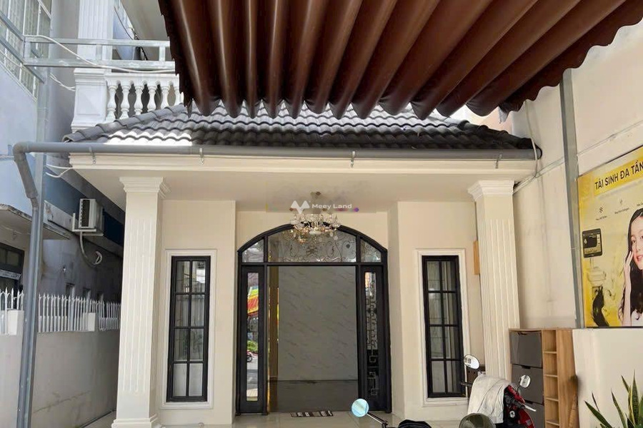 Nhà có 4 PN cho thuê nhà ở với tổng diện tích 208m2 thuê ngay với giá phải chăng từ 50 triệu/tháng vị trí tốt ở Phú Lợi, Thủ Dầu Một-01