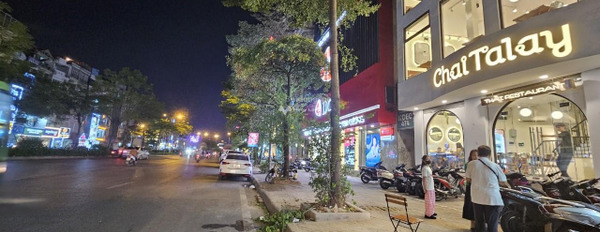 Bán nhà nằm ngay bên trong Nam Đồng, Hà Nội giá bán đề cử từ 52 tỷ có diện tích chính 75m2, hướng Tây - Nam căn này gồm có 5 phòng ngủ-02