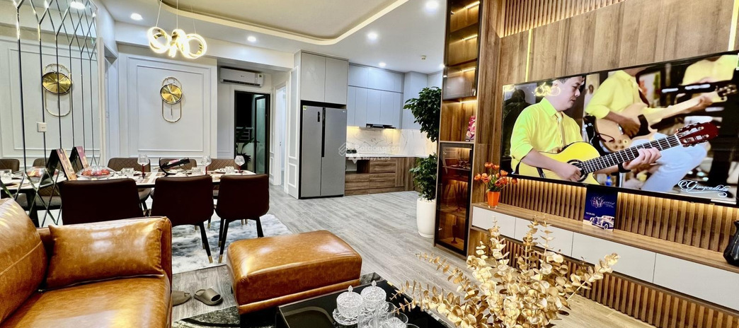 Trong căn này thì gồm Đầy đủ, bán căn hộ tổng diện tích 93m2 gần Cầu Giấy, Hà Nội bán ngay với giá thỏa thuận 4.55 tỷ
