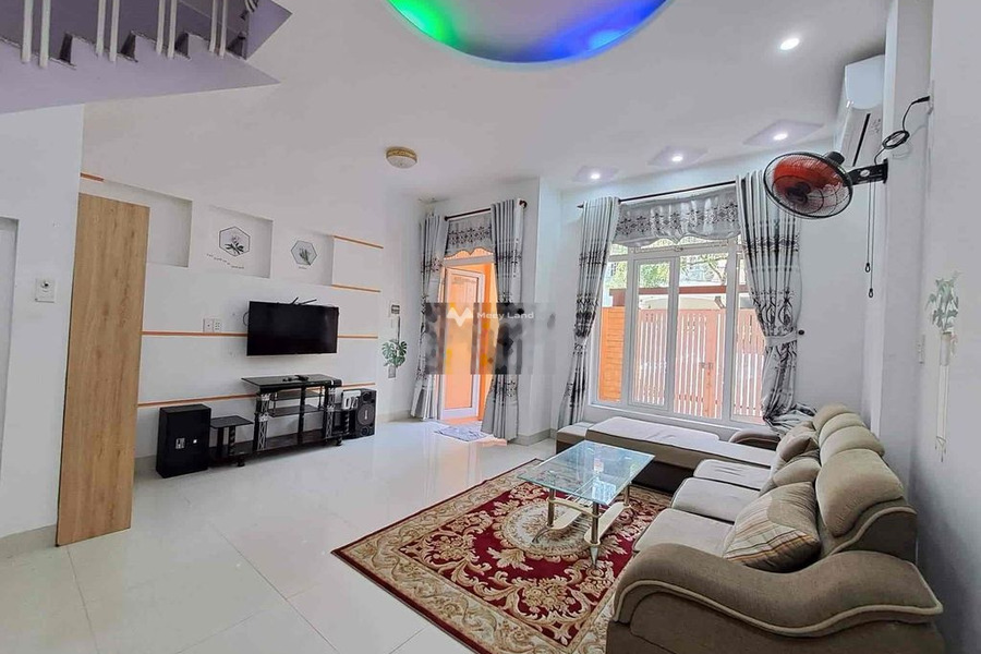 Cho thuê nhà vị trí đặt ngay trên Sơn Trà, Đà Nẵng, thuê ngay với giá khoảng 12 triệu/tháng toàn bộ khu vực có diện tích 80m2, trong nhà 3 phòng ngủ-01