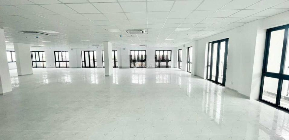 Vị trí đặt nằm ngay Láng Hạ, Hà Nội cho thuê sàn văn phòng giá thuê rẻ bất ngờ chỉ 30 triệu/tháng với diện tích 300m2 nội thất sang trọng Đầy đủ
