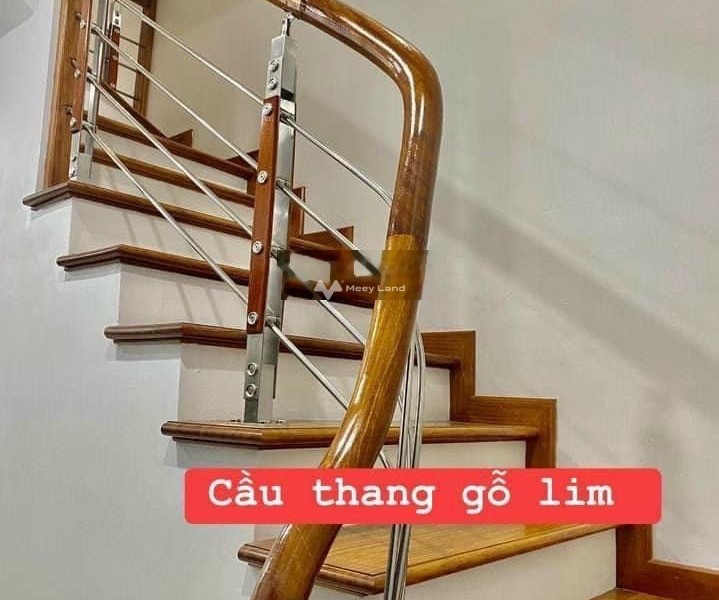 Bán nhà có diện tích gồm 35m2 vị trí đẹp tọa lạc ở Hào Nam, Đống Đa giá bán đặc biệt từ 6.8 tỷ tổng quan căn này bao gồm 4 phòng ngủ, 3 WC-01