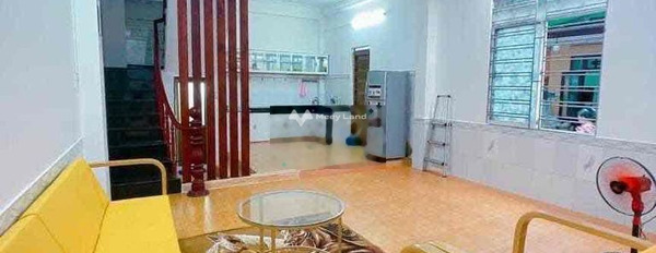 Diện tích tầm trung 60m2, cho thuê nhà ở vị trí mặt tiền tại Nguyễn Văn Linh, Hải Châu, nhà này gồm 3 phòng ngủ, 2 WC sổ hồng chính chủ-02