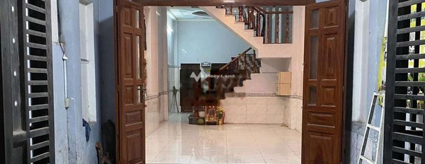 Diện tích thực tế 60m2, cho thuê nhà ở vị trí đặt tọa lạc ngay trên Lê Thị Út, Dĩ An, hướng Tây Nam, nhà có tổng 2 phòng ngủ, 2 WC nhà view bao đẹp-02