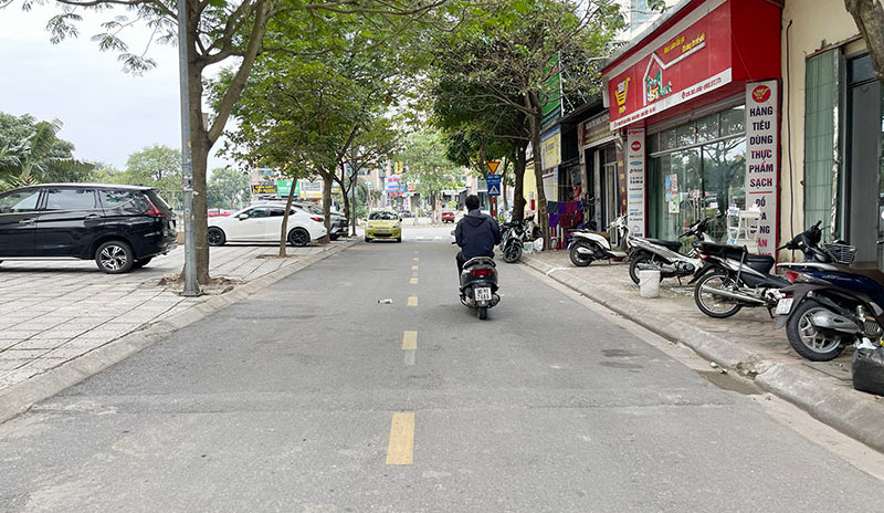 Anh trai cần bán 72,5m2 nhà cấp 4 gác lửng, cho thuê 12 triệu/tháng tại mặt phố Nguyễn Văn Hưởng
