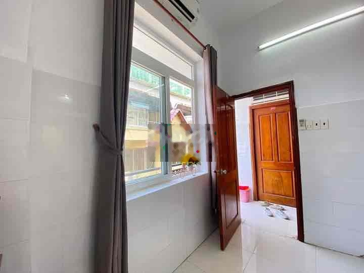 Trống lại phòng có gác cửa sổ trời gần Sân Bay Tân Sơn Nhất Tân Bình -01