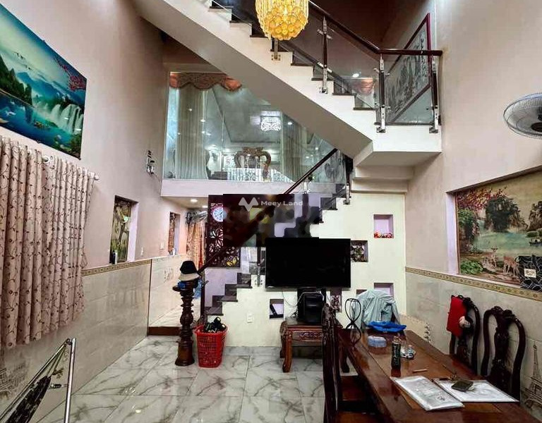 Vị trí đẹp tọa lạc trên Ấp 7, Lê Minh Xuân bán nhà bán ngay với giá cơ bản từ 6.8 tỷ trong nhà nhìn chung gồm 6 PN 6 WC-01
