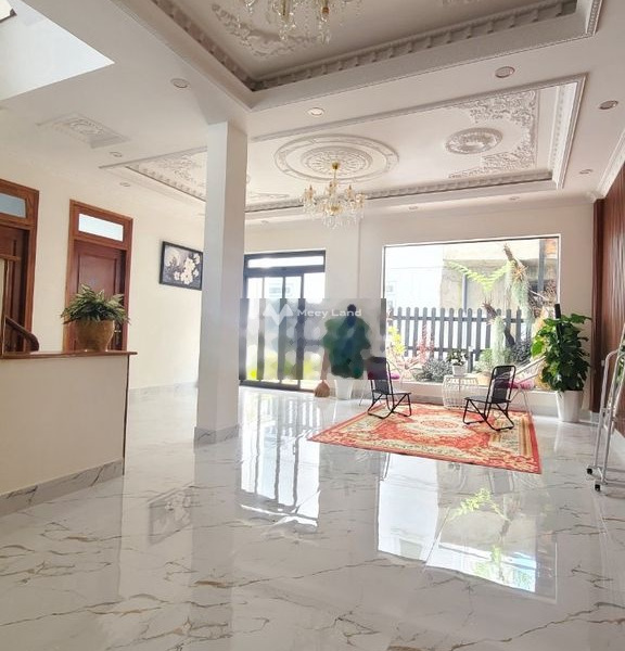 Nhà gồm 9 PN bán nhà ở có diện tích chung 201m2 bán ngay với giá tốt từ 13.5 tỷ trong Phường 11, Lâm Đồng, hướng Đông Nam-01