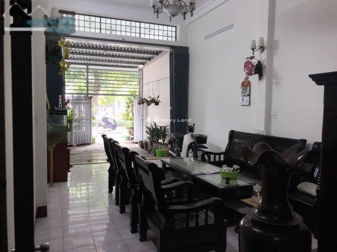 Cho thuê nhà mặt tiền nằm ở Ngô Mây, Quy Nhơn, thuê ngay với giá hữu nghị từ 15 triệu/tháng diện tích chung là 100m2, tổng quan trong nhà 3 PN-01
