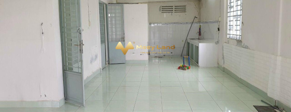Vị trí thuận lợi ngay tại Phạm Ngọc Hưng, Cần Thơ, cho thuê nhà, thuê ngay với giá rẻ 5.5 triệu/tháng có diện tích rộng 120 m2, trong căn nhà này gồm ...-02