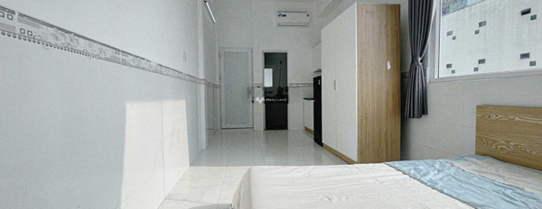 Cho thuê chung cư vị trí đặt nằm tại Quận 3, Hồ Chí Minh, trong căn hộ có tất cả 1 PN, 1 WC gọi ngay!-03
