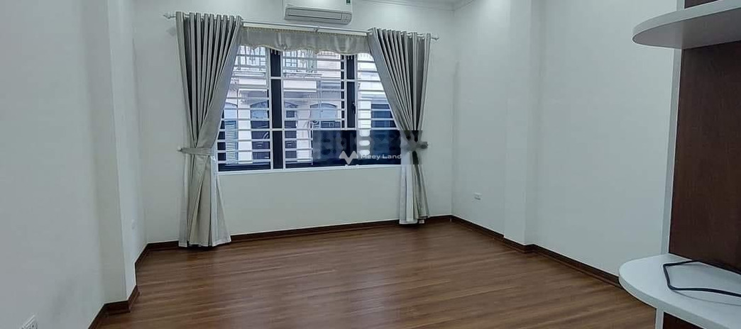 Nhà có 7 phòng ngủ bán nhà ở có diện tích chung là 50m2 bán ngay với giá mong muốn chỉ 8.25 tỷ vị trí mặt tiền tọa lạc trên Tô Vĩnh Diện, Khương Trung