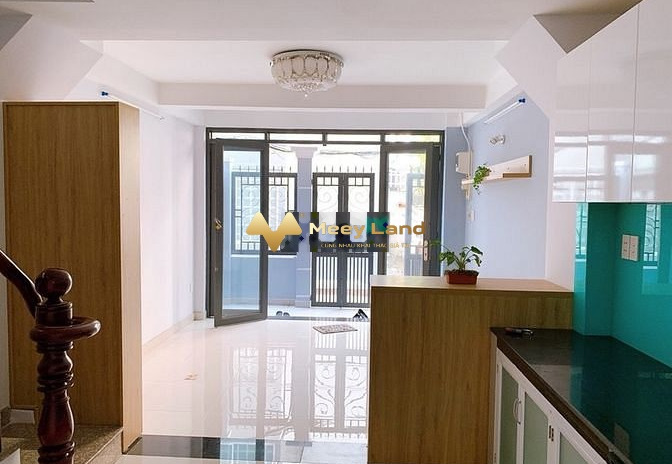 Nằm ngay Quận 10, Hồ Chí Minh, cho thuê nhà, thuê ngay với giá cạnh tranh chỉ 60 triệu/tháng dt là 108 m2, trong nhà 3 phòng ngủ vị trí thuận lợi