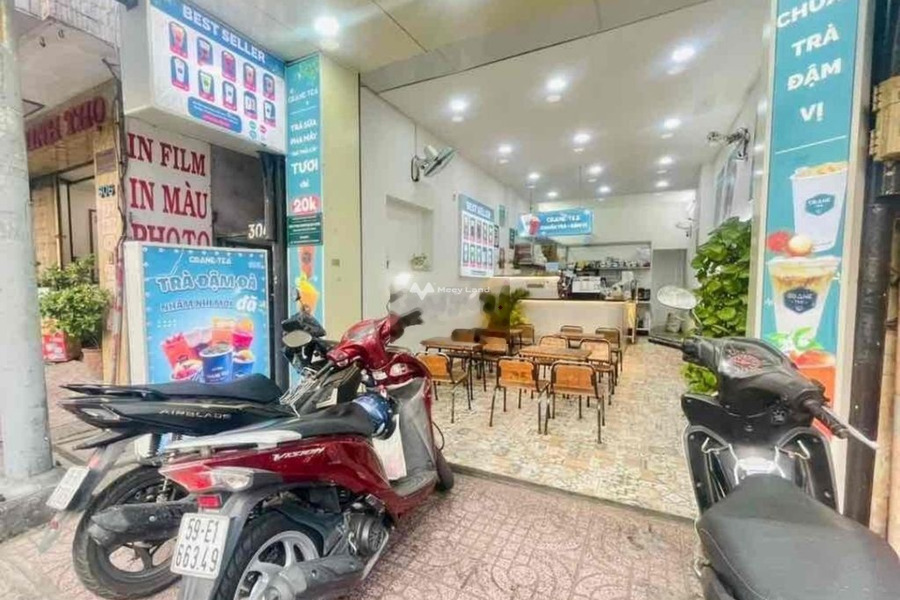 Nhà gồm 3 phòng ngủ, cho thuê nhà, thuê ngay với giá êm chỉ 33 triệu/tháng với diện tích chuẩn 60m2 vị trí nằm ở Phan Đình Phùng, Hồ Chí Minh-01