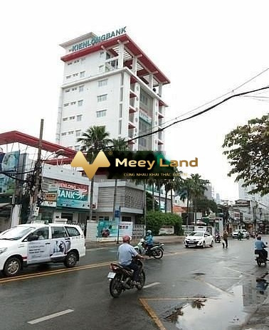 Cần cho thuê nhà ở vị trí thuận lợi tọa lạc trên Bến Thành, Quận 1, giá100 triệu/tháng, có diện tích chung 80 m2 giá siêu rẻ