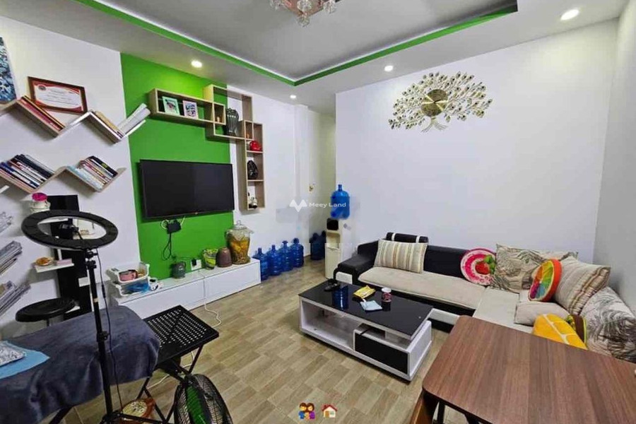 Cho thuê nhà diện tích 120m2 vị trí hấp dẫn nằm ở Phước Long, Nha Trang giá thuê cực rẻ 9 triệu/tháng, trong nhà bao gồm có 3 PN-01