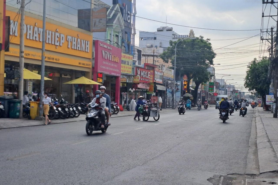 Bán nhà bán ngay với giá thực tế từ 24.9 tỷ có diện tích chung 190m2 vị trí thuận lợi tọa lạc ngay ở Nguyễn Ảnh Thủ, Hồ Chí Minh-01