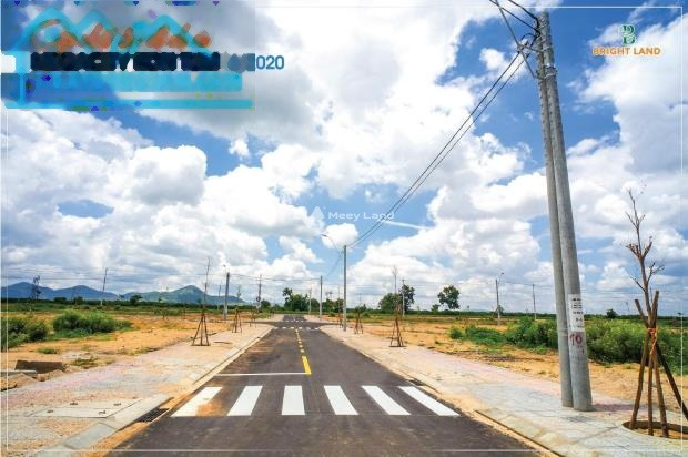 Bán mảnh đất, giá tốt 390 triệu, hướng Đông có diện tích tổng 170 m2