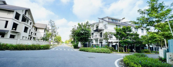 Bán biệt thự, bán ngay với giá gốc chỉ 10.5 tỷ có một diện tích sàn 182m2 vị trí đẹp ở Sài Sơn, Hà Nội-03