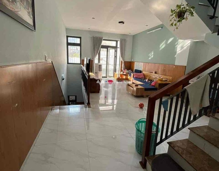Cho thuê nhà có một diện tích sàn 130m2 vị trí đặt tọa lạc trên Lê Thanh Nghị, Đà Nẵng giá thuê hạt dẻ từ 30 triệu/tháng-01