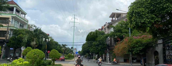 Vị trí thuận lợi ngay Nguyễn Trường Tộ, Hồ Chí Minh bán nhà giá bán đề xuất chỉ 13.7 tỷ trong nhà có tổng 2 PN-03
