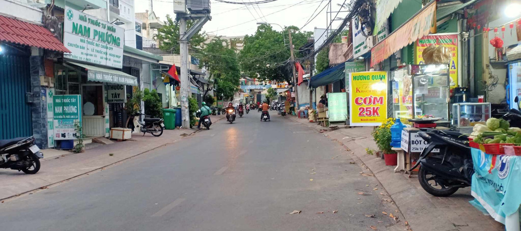 Chính chủ gửi bán căn nhà mặt tiền kinh doanh đỉnh, gần chợ 339, gần đường Tăng Nhơn Phú