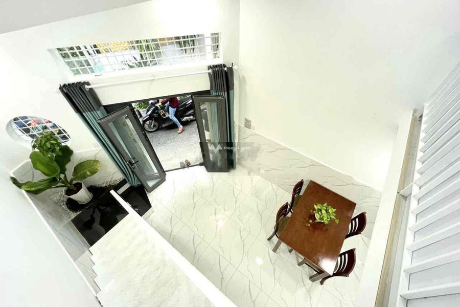 Ngôi nhà có tất cả 2 PN, cho thuê nhà, giá thuê liền từ 11 triệu/tháng diện tích tổng 33m2 vị trí thuận lợi ở Huỳnh Tịnh Của, Hồ Chí Minh-01