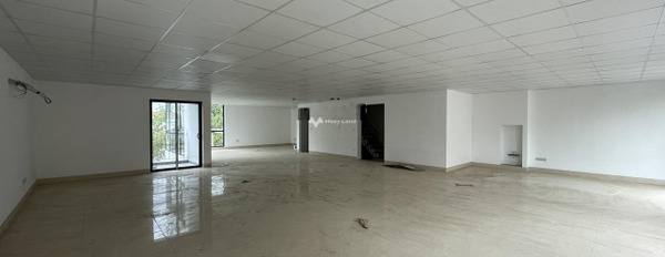 Diện tích rộng 170m2, cho thuê nhà ở vị trí mặt tiền tại Tây Hồ, Hà Nội, trong căn này có 3 PN, 2 WC lh tư vấn thêm-03