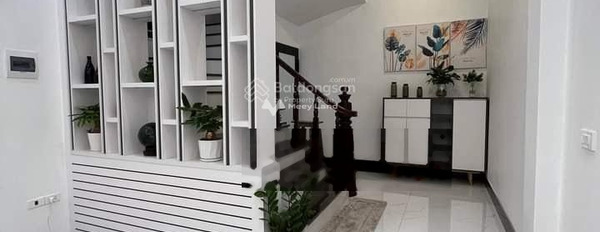 Trong căn này có 3 phòng ngủ, bán nhà ở diện tích gồm 45m2 bán ngay với giá cơ bản 12.8 tỷ mặt tiền tọa lạc ở Hoàng Văn Thái, Khương Trung-03