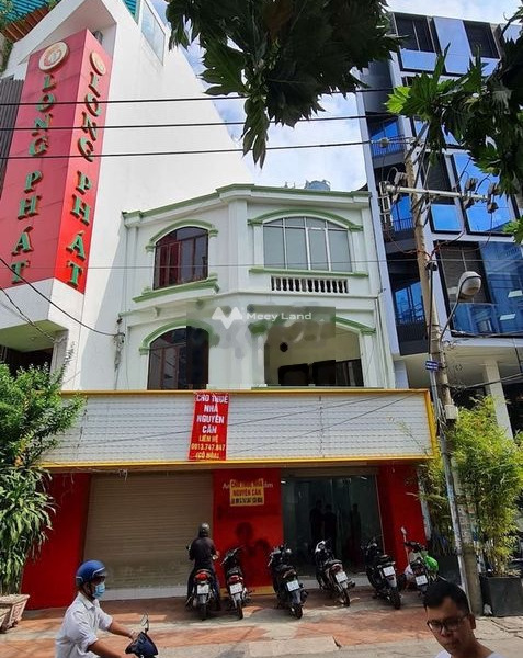 Cho thuê nhà diện tích cụ thể 180m2 tọa lạc trên Phường 2, Hồ Chí Minh thuê ngay với giá đặc biệt từ 70 triệu/tháng, căn nhà có 6 phòng ngủ, 4 WC-01