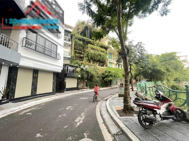 Căn nhà gồm 2 PN bán nhà bán ngay với giá bất ngờ 12 tỷ diện tích chuẩn 34m2 vị trí nằm ngay ở Yên Phụ, Tây Hồ-01