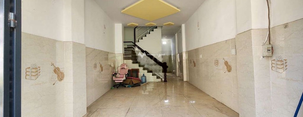 Ngôi nhà bao gồm 3 phòng ngủ, cho thuê nhà, giá thuê khoảng 9 triệu/tháng diện tích quy đổi 48m2 vị trí mặt tiền ngay Bình Trị Đông A, Hồ Chí Minh-03
