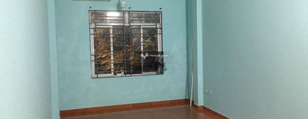 Cho thuê nhà nằm ở Nguyễn Văn Trỗi, Phương Liệt, thuê ngay với giá chính chủ chỉ 9 triệu/tháng có diện tích quy ước 33m2, trong nhà 3 phòng ngủ-03