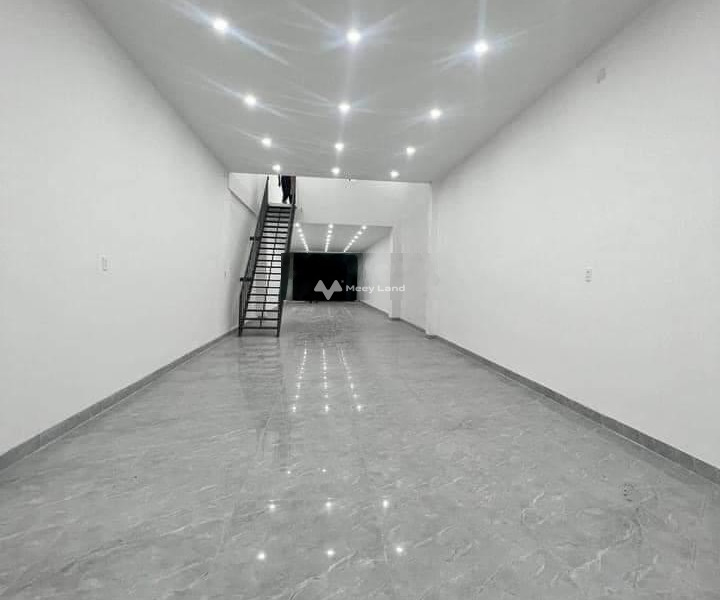 Cho thuê nhà 2 tầng 5x30m mặt tiền Lê Hồng Phong Quy Nhơn -01