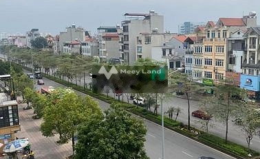 Cho thuê nhà có diện tích 150m2 vị trí thuận lợi ngay ở Long Biên, Hà Nội giá thuê hữu nghị 12 triệu/tháng, trong nhà này có tổng 3 phòng ngủ, 4 WC-02