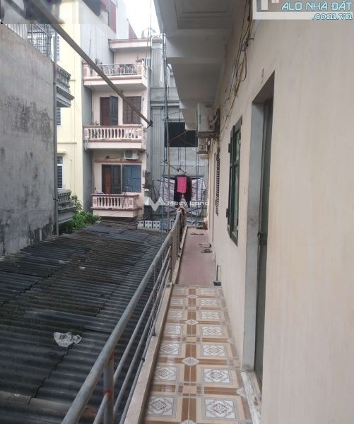 Diện tích gồm 16m2 cho thuê phòng trọ vị trí thuận lợi tọa lạc ngay tại Việt Hưng, Hà Nội bãi đậu xe rộng-01