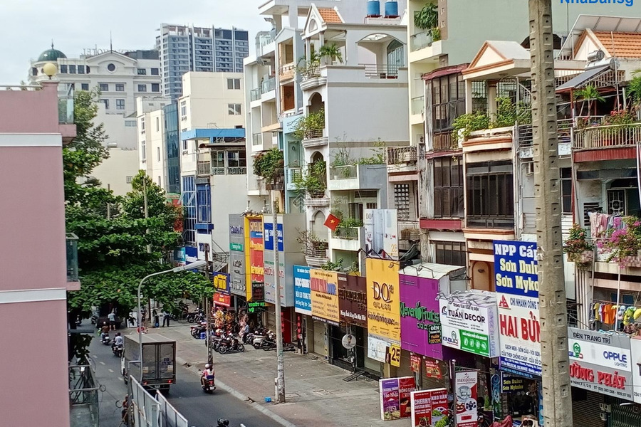 Vị trí đặt tọa lạc trên Phường 12, Hồ Chí Minh bán nhà giá bán công khai chỉ 50 tỷ tổng quan trong ngôi nhà có 3 phòng ngủ 5 WC-01