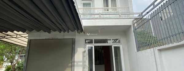 Diện tích gồm 500m2, cho thuê nhà ở vị trí thuận lợi ở Phú Hữu, Hồ Chí Minh, trong nhà này bao gồm 4 PN, 4 WC bãi đậu xe rộng-03