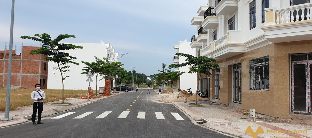 Cần bán đất mặt tiền kinh doanh khu nhà ở VietSing Phú Chánh