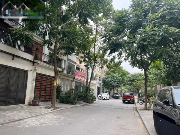 Nhà gồm 6 PN bán nhà ở diện tích 100m2 bán ngay với giá hấp dẫn từ 11.3 tỷ vị trí thuận lợi nằm ở Phú La, Hà Nội, bề ngang đường ngang 12 m-01
