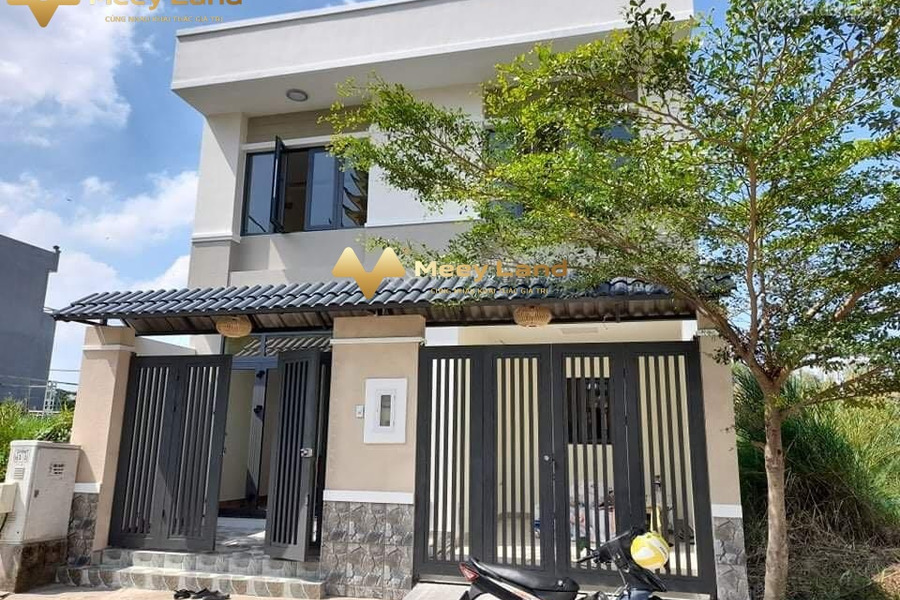 Bán nhà có diện tích 80.3m2 vị trí đặt tọa lạc gần Huyện Nhà Bè, Hồ Chí Minh giá bán siêu mềm chỉ 4.18 tỷ trong nhà này gồm 2 phòng ngủ, 3 WC-01