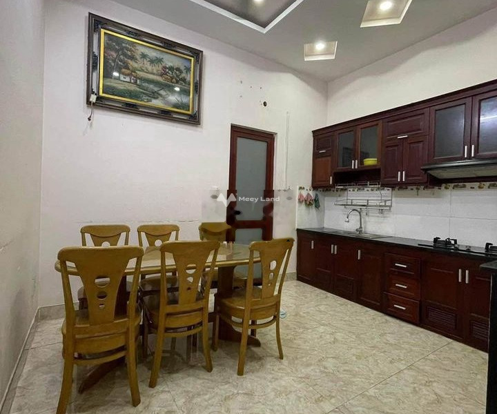 Cho thuê nhà tổng diện tích là 64m2 tọa lạc gần Nguyễn Kiệm, Hồ Chí Minh thuê ngay với giá mua liền chỉ 17 triệu/tháng, nhà bao gồm có 4 PN, 4 WC-01