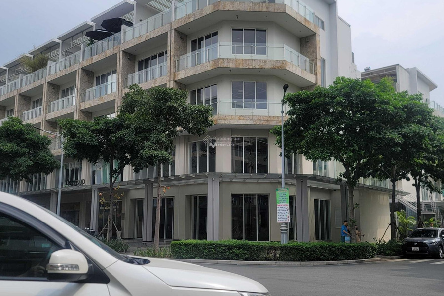 Vị trí thuận lợi ở An Lợi Đông, Hồ Chí Minh cho thuê nhà thuê ngay với giá siêu tốt chỉ 245 triệu/tháng, trong nhà nhìn chung có tổng 12 PN, 7 WC-01