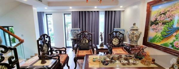 Trong ngôi nhà này có 4 phòng ngủ, bán nhà ở có diện tích chung là 80m2 giá bán cực tốt chỉ 22.5 tỷ vị trí đặt ở Hoàng Quốc Việt, Nghĩa Đô-03