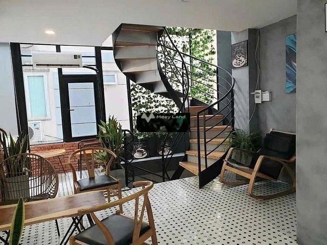 Cho thuê shophouse vị trí thuận lợi nằm ở Phú Nhuận, Hồ Chí Minh có chỗ để xe-01